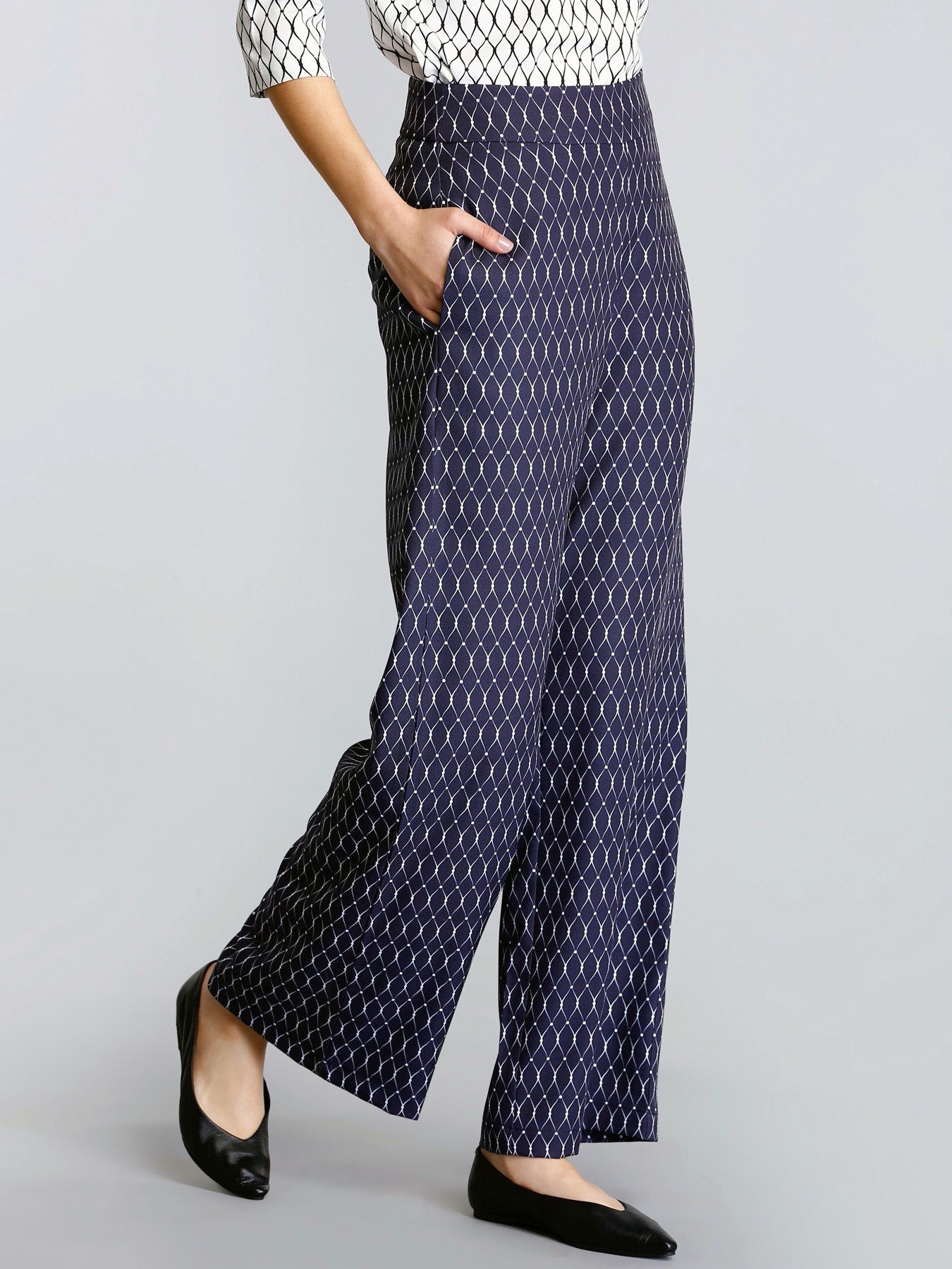 Geometric Print Wide Leg Pants - Black and White